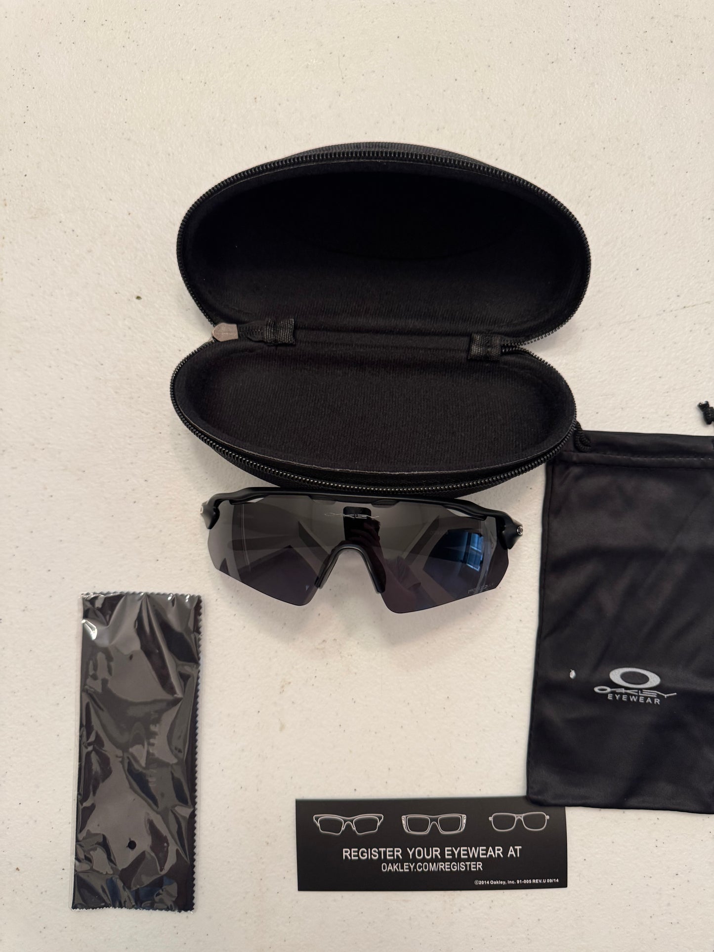 OAKLEY SUNGLASSES(PHYSICAL PRODUCT)