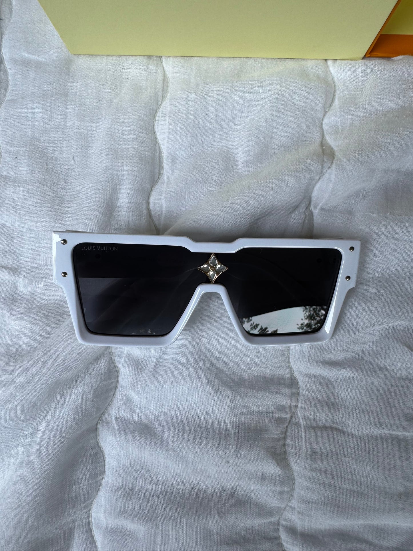 DESIGNER SUNGLASSES(PHYSICAL PRODUCT)