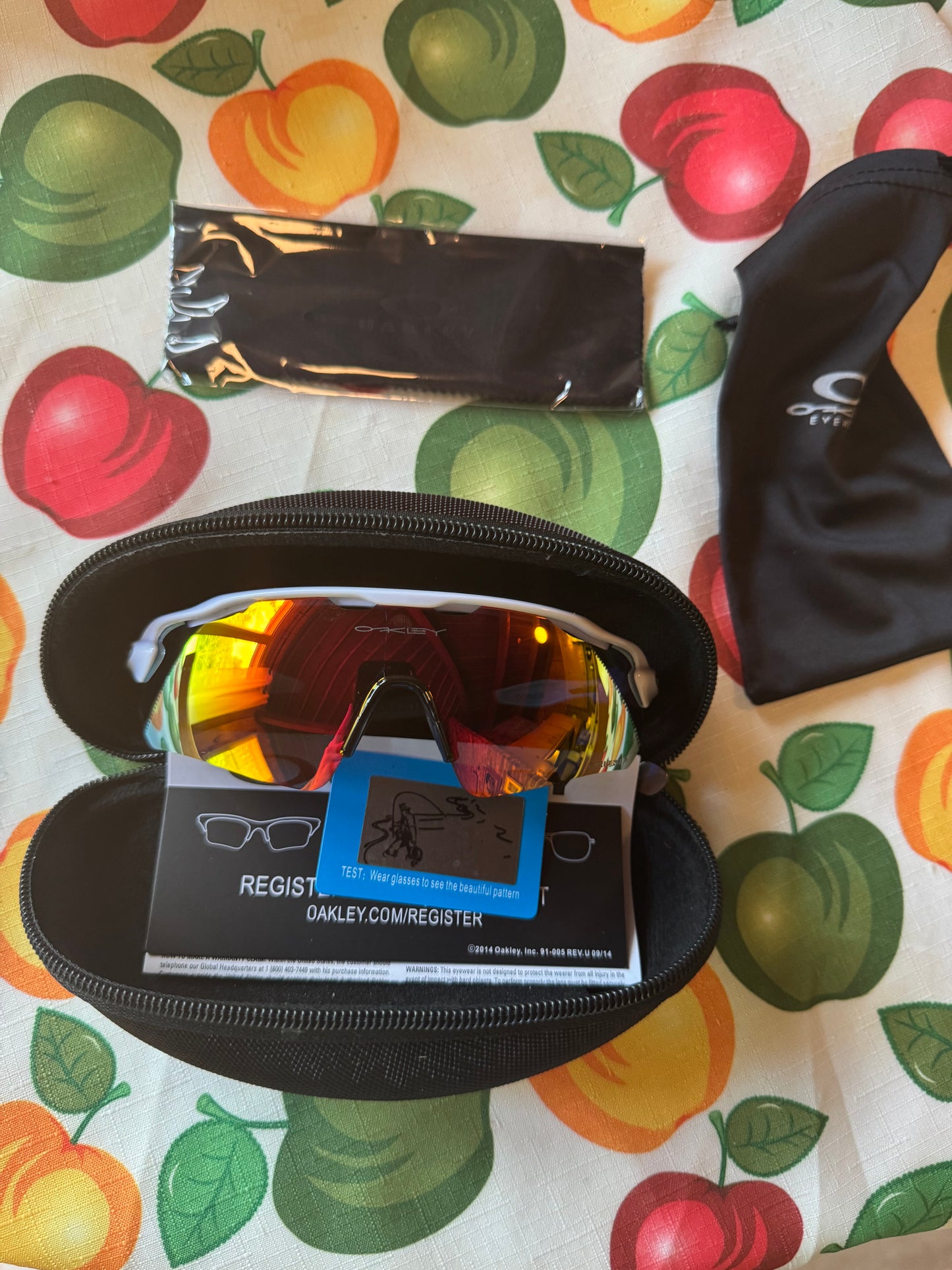 OAKLEY SUNGLASSES(PHYSICAL PRODUCT)