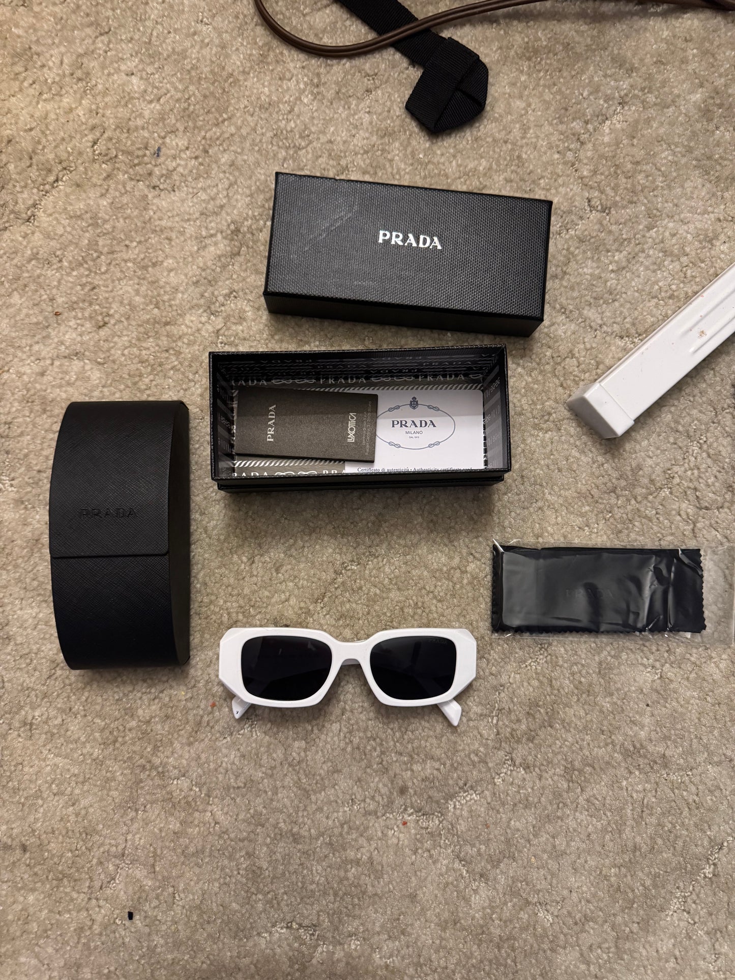 DESIGNER SUNGLASSES(PHYSICAL PRODUCT)