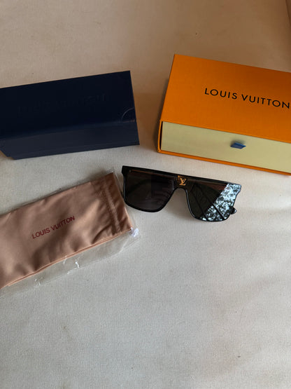 DESIGNER SUNGLASSES(PHYSICAL PRODUCT)