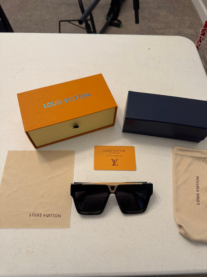DESIGNER SUNGLASSES(PHYSICAL PRODUCT)