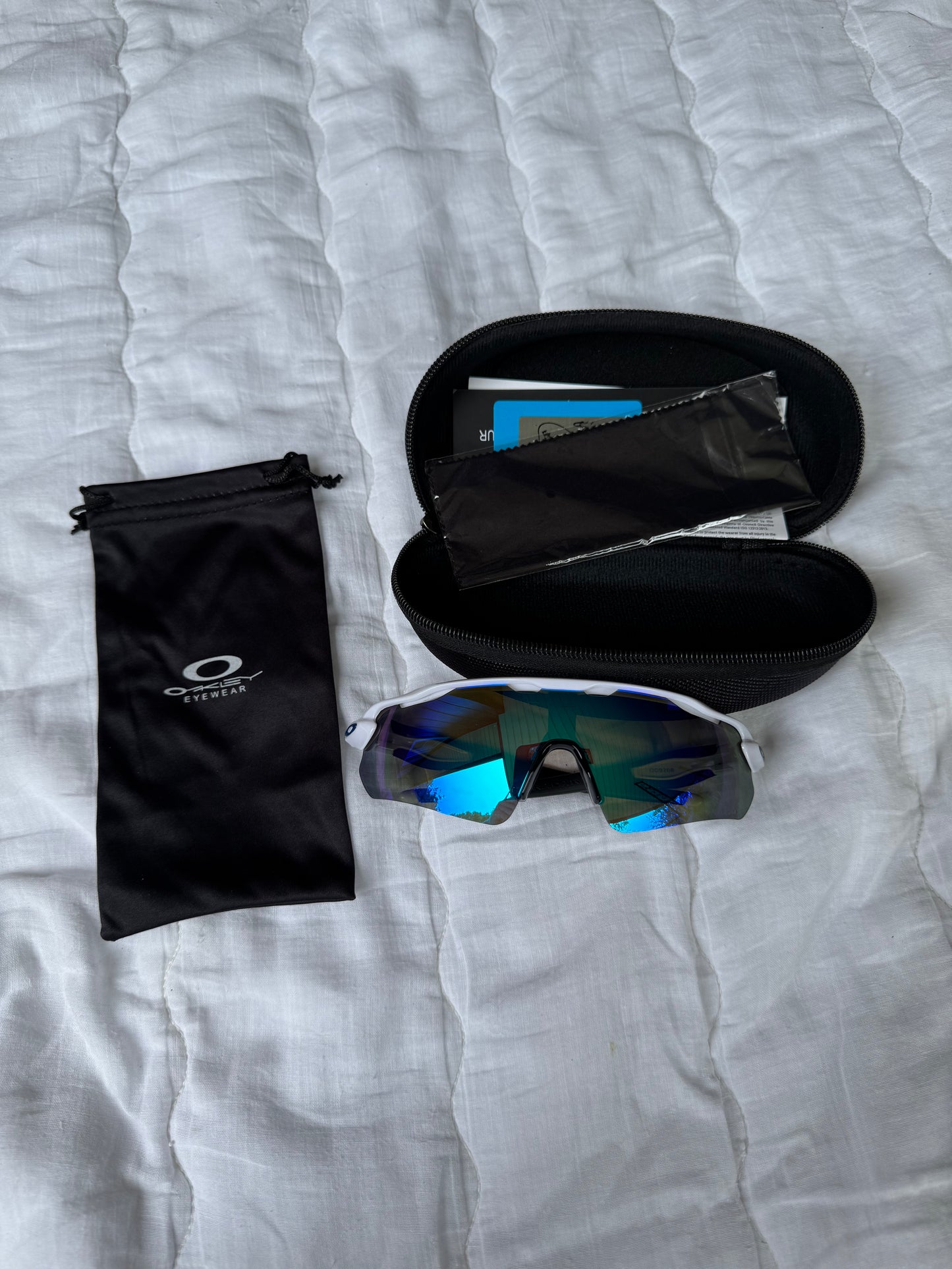 OAKLEY SUNGLASSES(PHYSICAL PRODUCT)