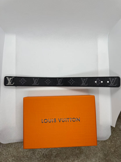 DESIGNER ACCESSORIES, BELTS AND BRACELETS (PHYSICAL PRODUCT!)